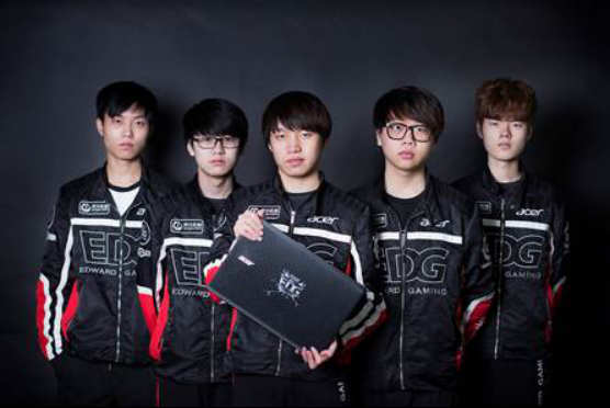 鲜明对比的 鲜明对比的